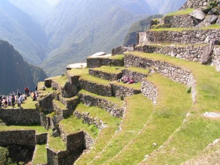 Estructuras piramidales en Machu Pichu (clickear para agrandar imagen).